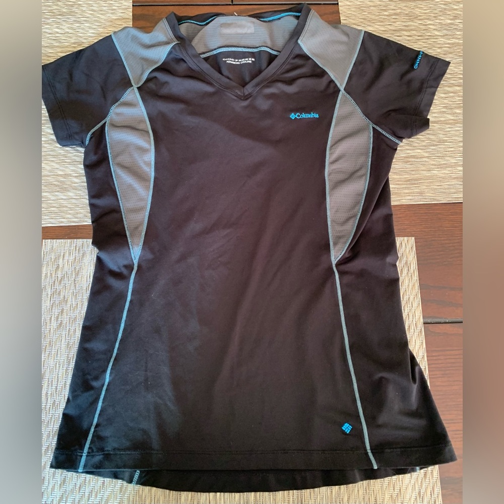 Pre Owned Women’s Small Columbia Omni cooling black shirt